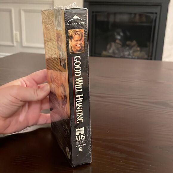 Good Will Hunting on VHS w Robin Williams Matt Damon Minnie Driver Ben Affleck - Picture 2 of 4